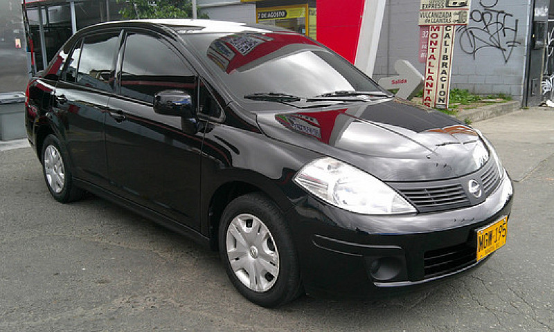 Nissan Tiida 1.8 Vis...
