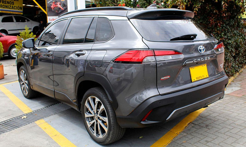 Toyota Corolla Cross...