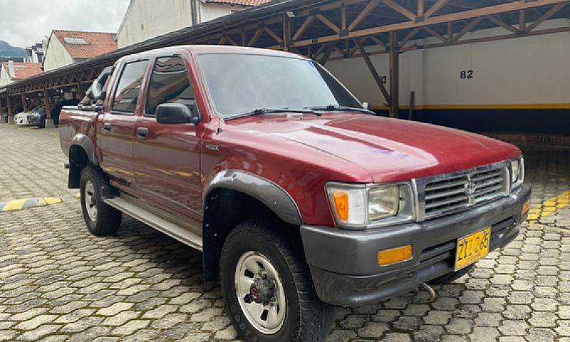 Toyota Hilux 2.4L 11...
