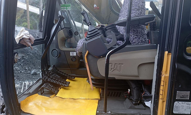 Excavadora Cat 320D...