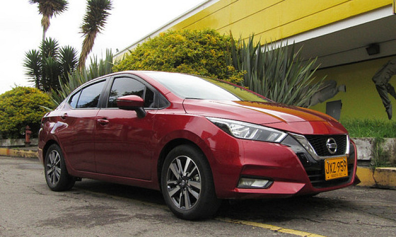Nissan Versa 1.6 Adv...