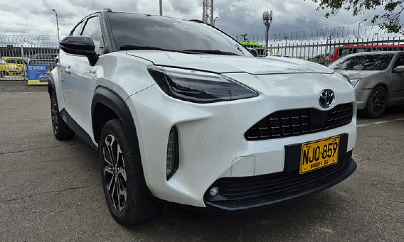 Toyota Yaris Cross 1...