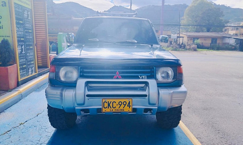 Mitsubishi Montero 3...