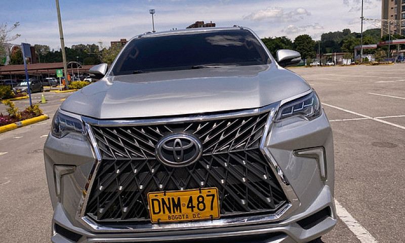 Toyota Fortuner 2.7L...