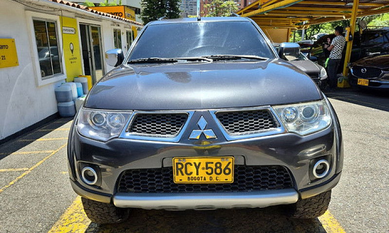 Mitsubishi Nativa 3....
