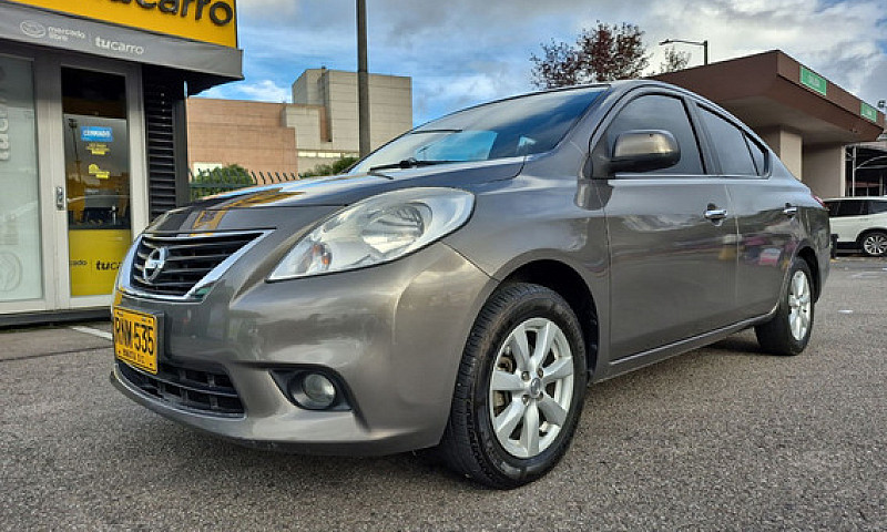 Nissan Versa 1.6 Adv...