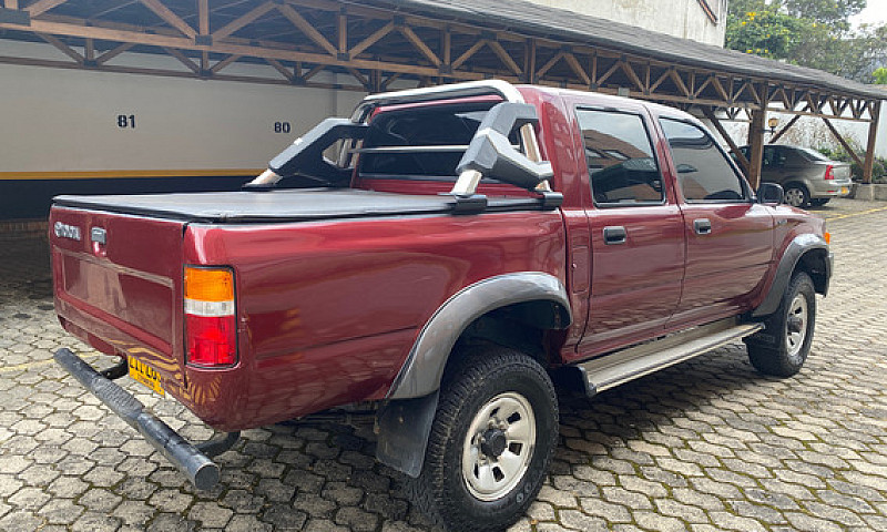 Toyota Hilux 2.4L 11...