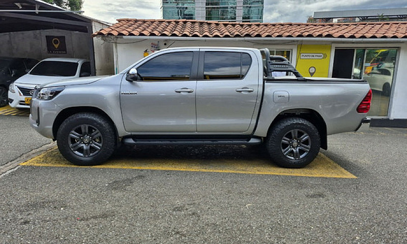 Toyota Hilux 2.4 Sr ...