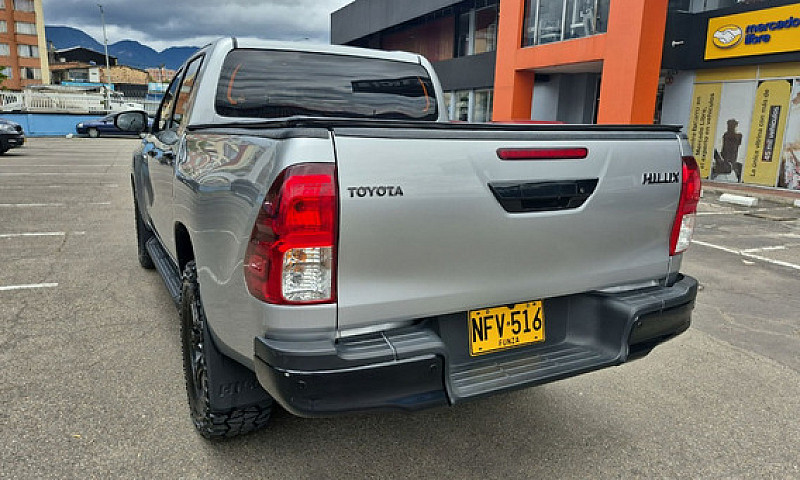 Toyota Hilux 2.4 Dié...