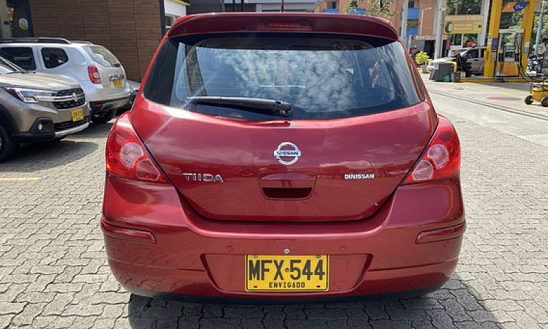 Nissan Tiida 1.8 Emo...