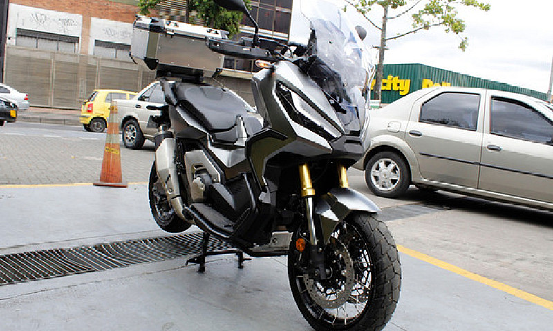 Honda Xadv 750...