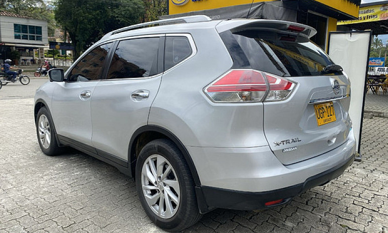 Nissan X-Trail 2.5 E...