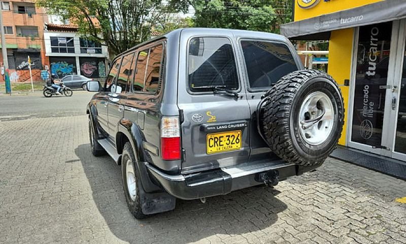 Toyota Land Cruiser ...