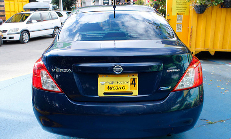 Nissan Versa 1.6 Adv...
