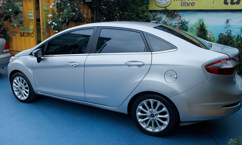 Ford Fiesta 1.6 Tita...