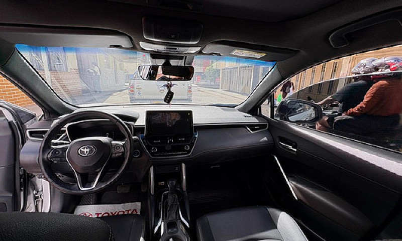 Toyota Corolla Cross...