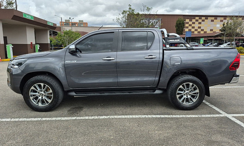 Toyota Hilux 2.4 Dié...