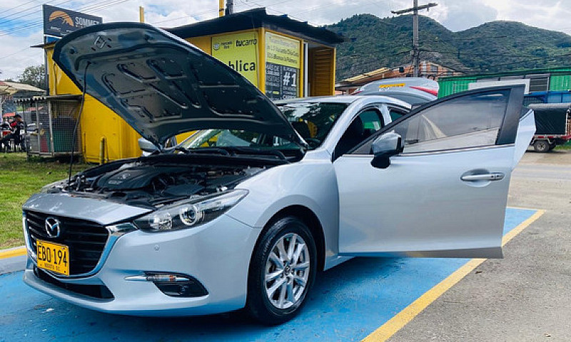 Mazda 3 2.0 Touring...