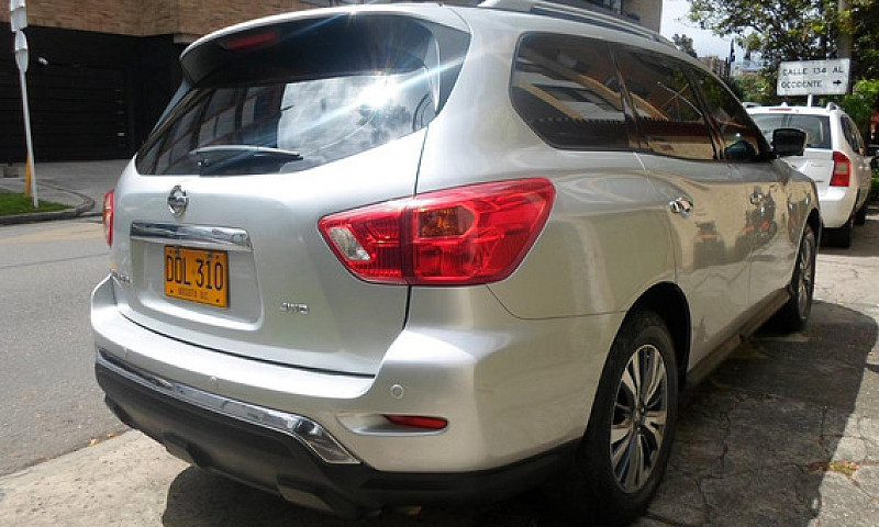 Nissan Pathfinder Tr...