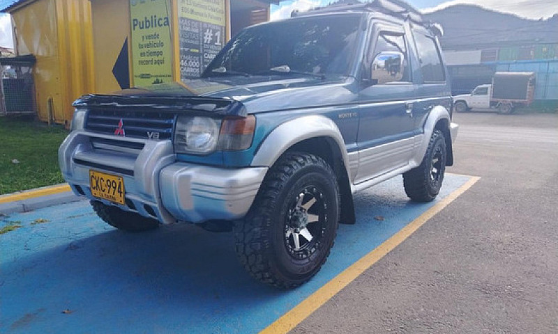 Mitsubishi Montero 3...