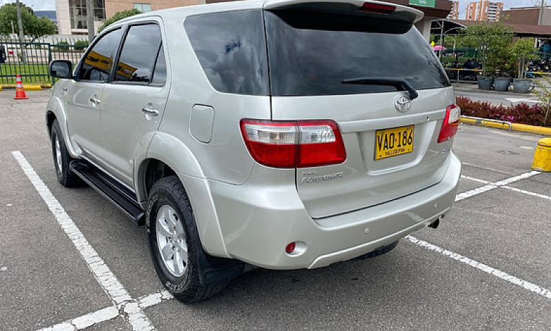 Toyota Fortuner 2.7L...