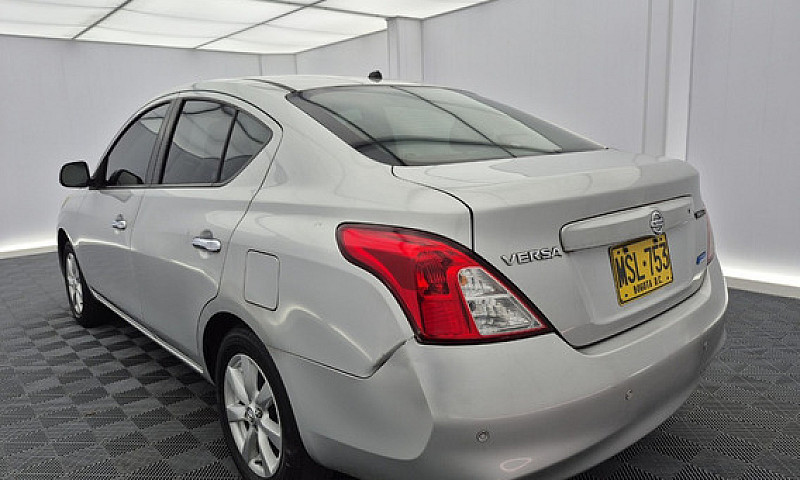 Nissan Versa 1.6 Sen...