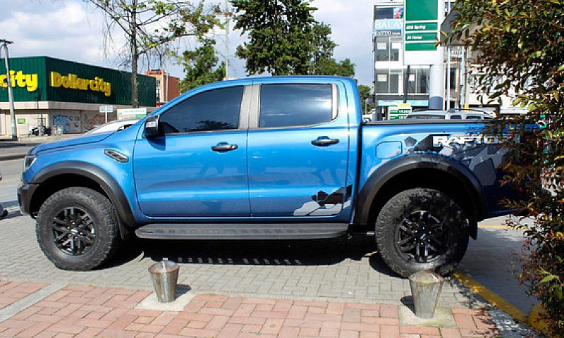 Ford Ranger Raptor 2...