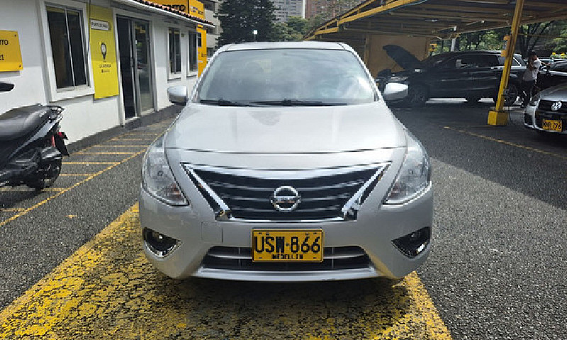 Nissan Versa 1.6 Adv...