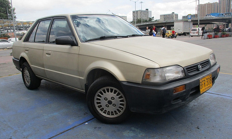 Mazda 323 1.3 Ns 4 P...