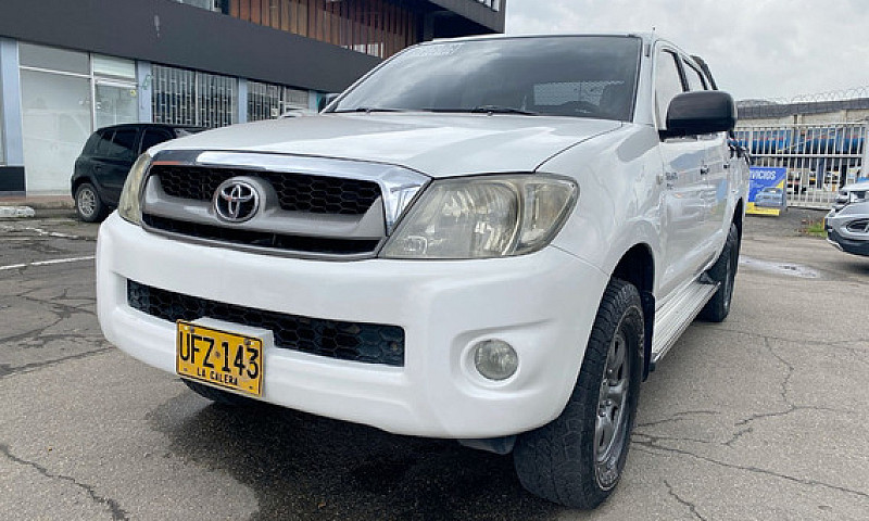 Toyota Hilux 2.5 Mt...