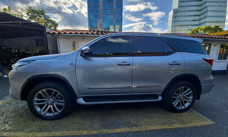 Toyota Fortuner 2.7 ...