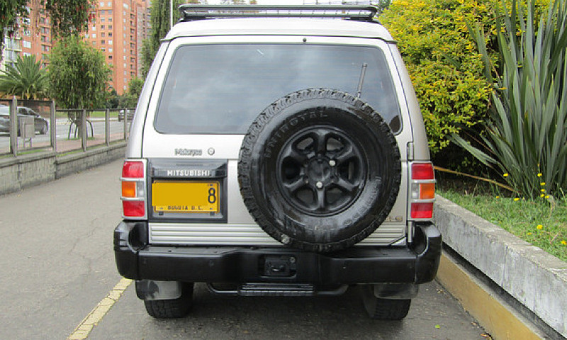 Mitsubishi Montero 3...