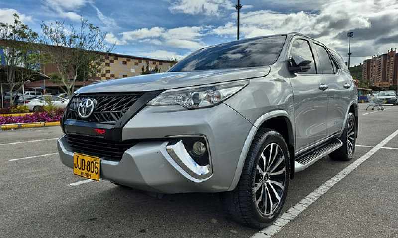 Toyota Fortuner 2.8L...