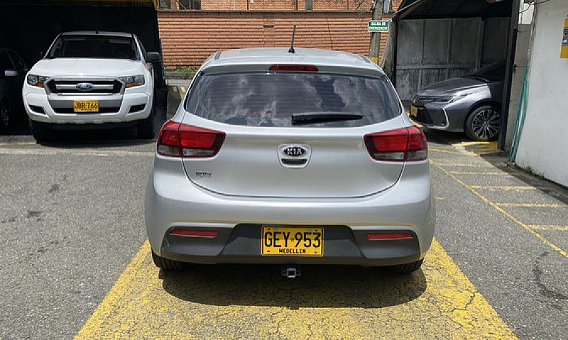 Kia Rio 1.4 Vibrant ...