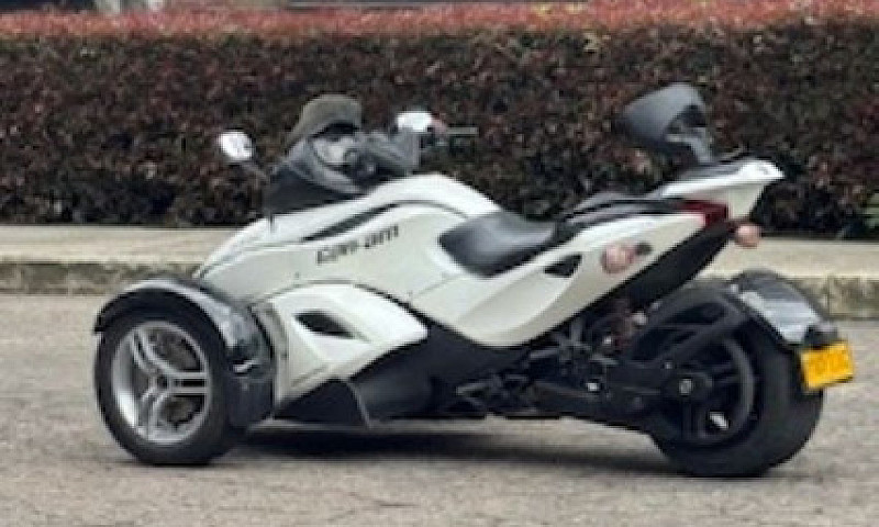 Can-Am Spyder Rs...