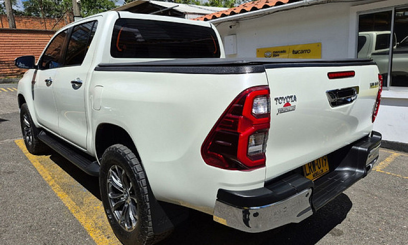 Toyota Hilux 2.4 Die...
