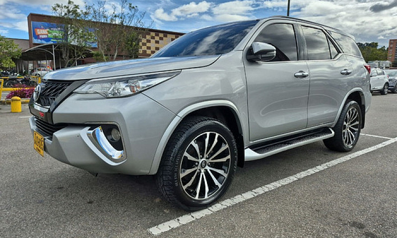 Toyota Fortuner 2.8L...