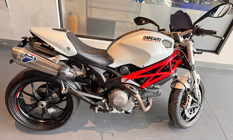 Ducati Monster 796 B...