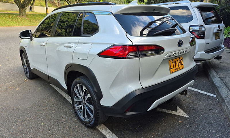 Toyota Corolla Cross...