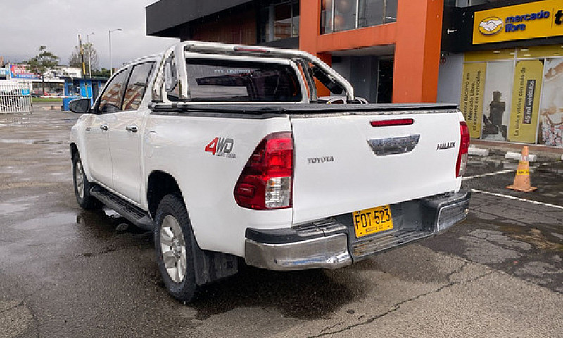 Toyota Hilux 2.4 4X4...