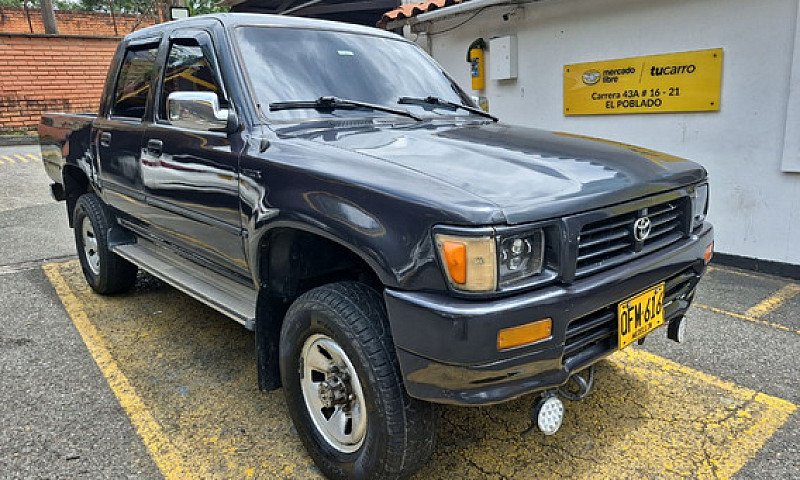Toyota Hilux 2.4 4X4...