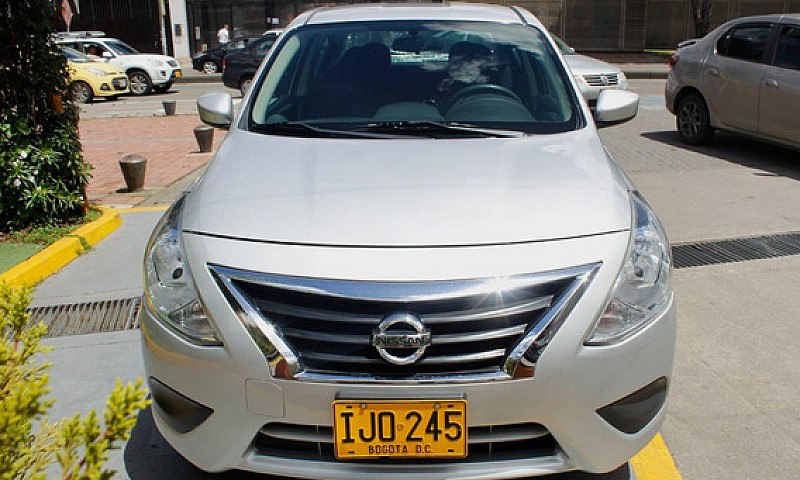 Nissan Versa 1.6 Sen...