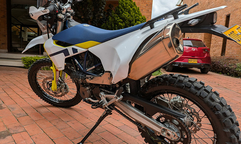 Husqvarna 701 Enduro...