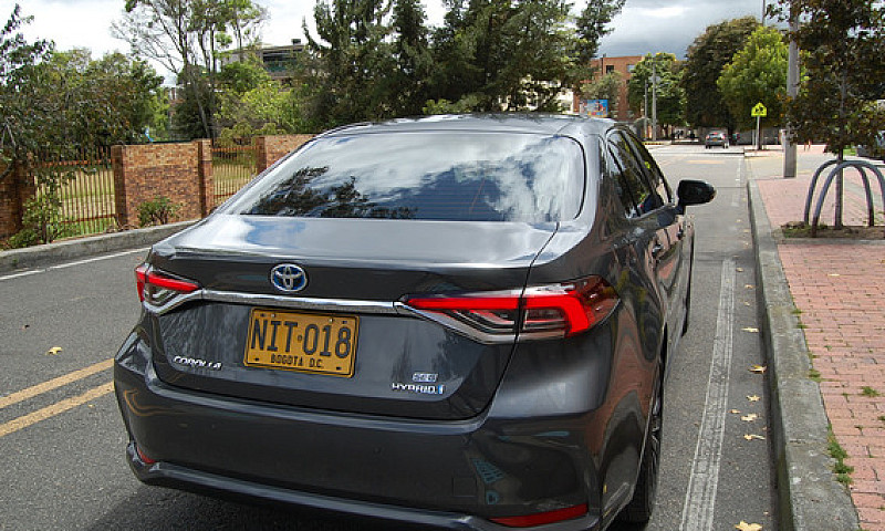 Toyota Corolla 1.8 H...