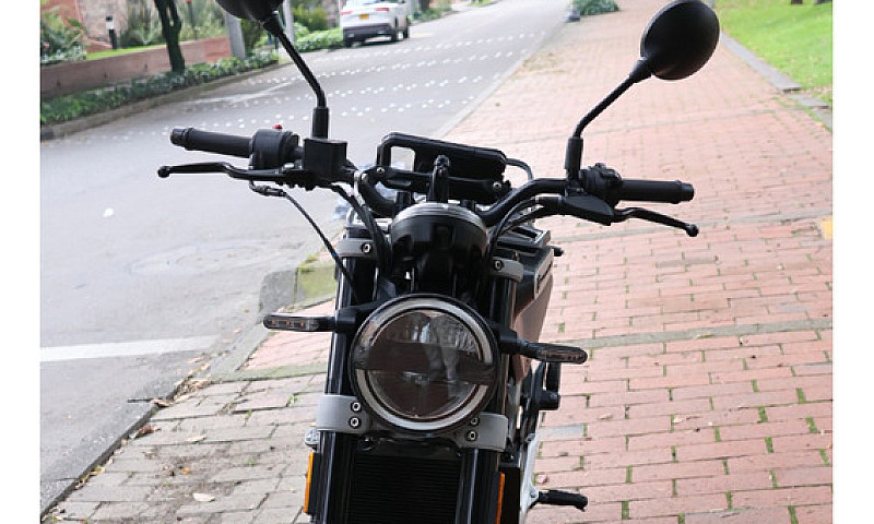 Svartpilen 200 - Bue...