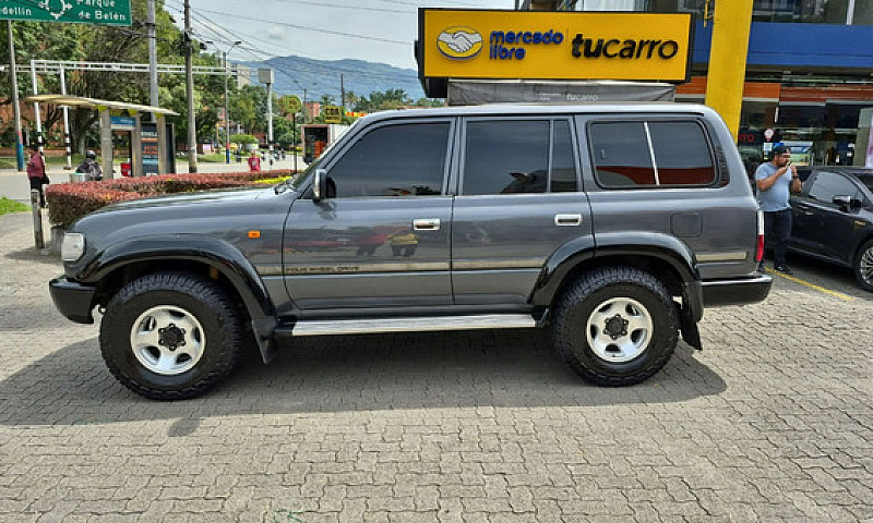 Toyota Land Cruiser ...