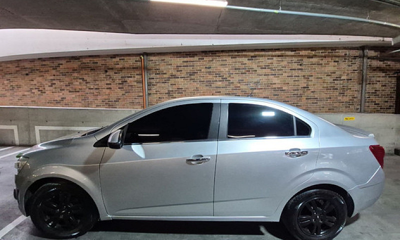 Chevrolet Sonic 1.6 ...