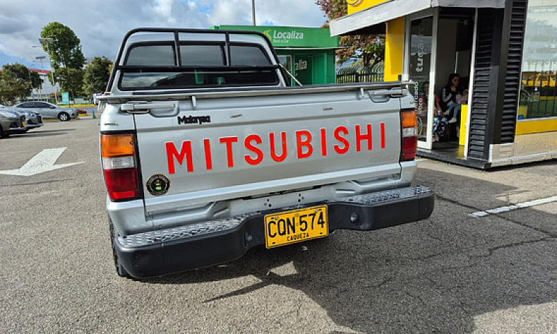 Mitsubishi L200  Mt ...