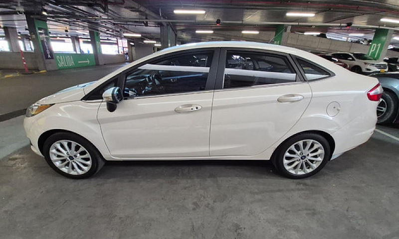 Ford Fiesta 1.6 Tita...