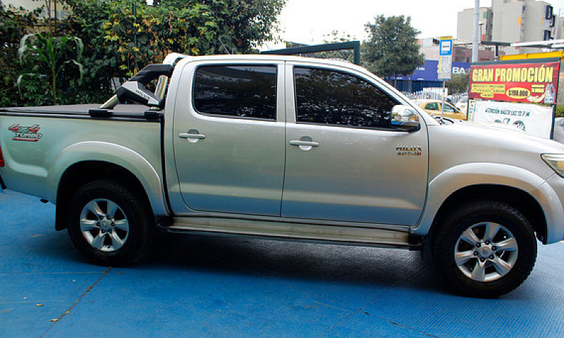 Toyota Hilux Vigo D4...